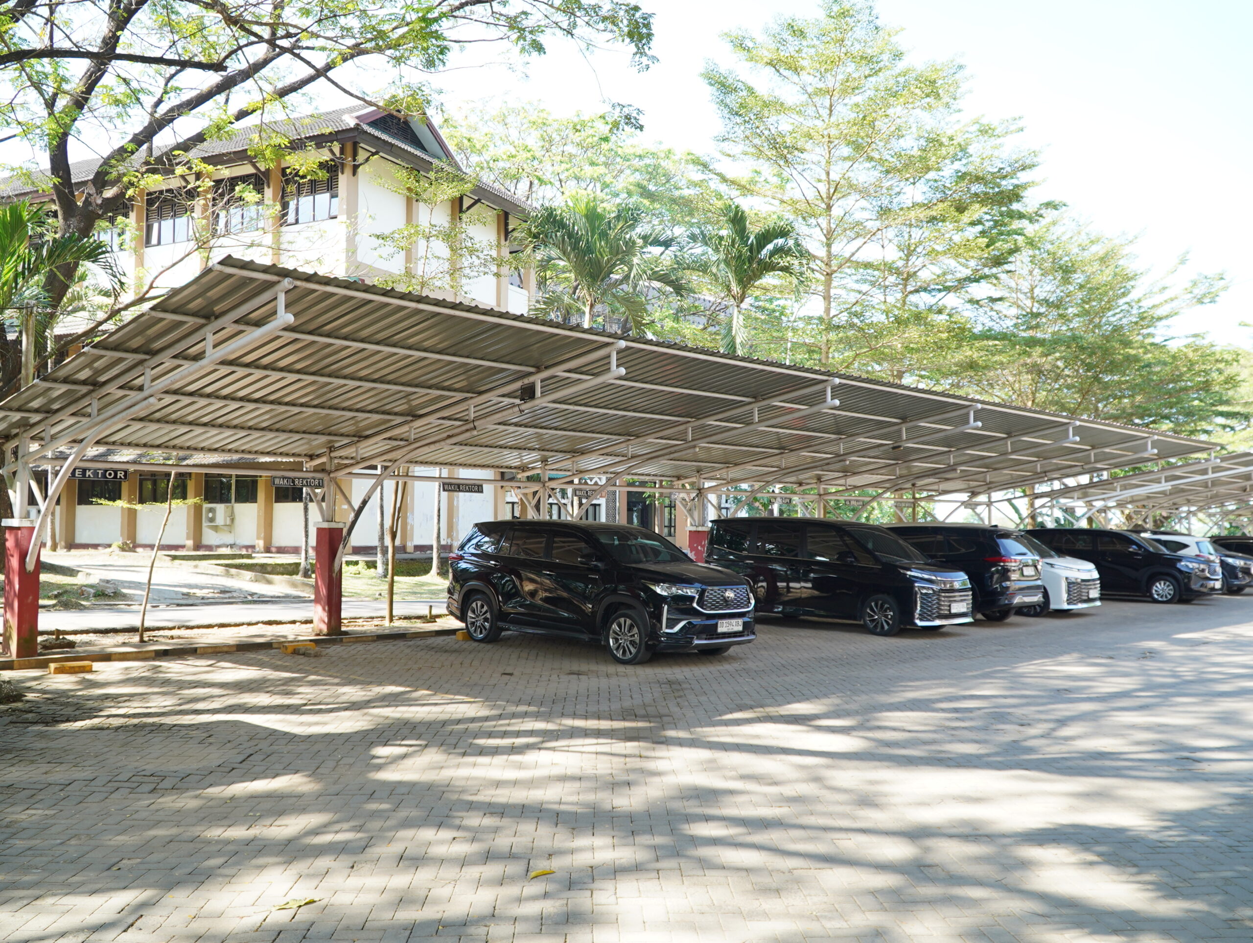 Area-Parkir-Rektorat