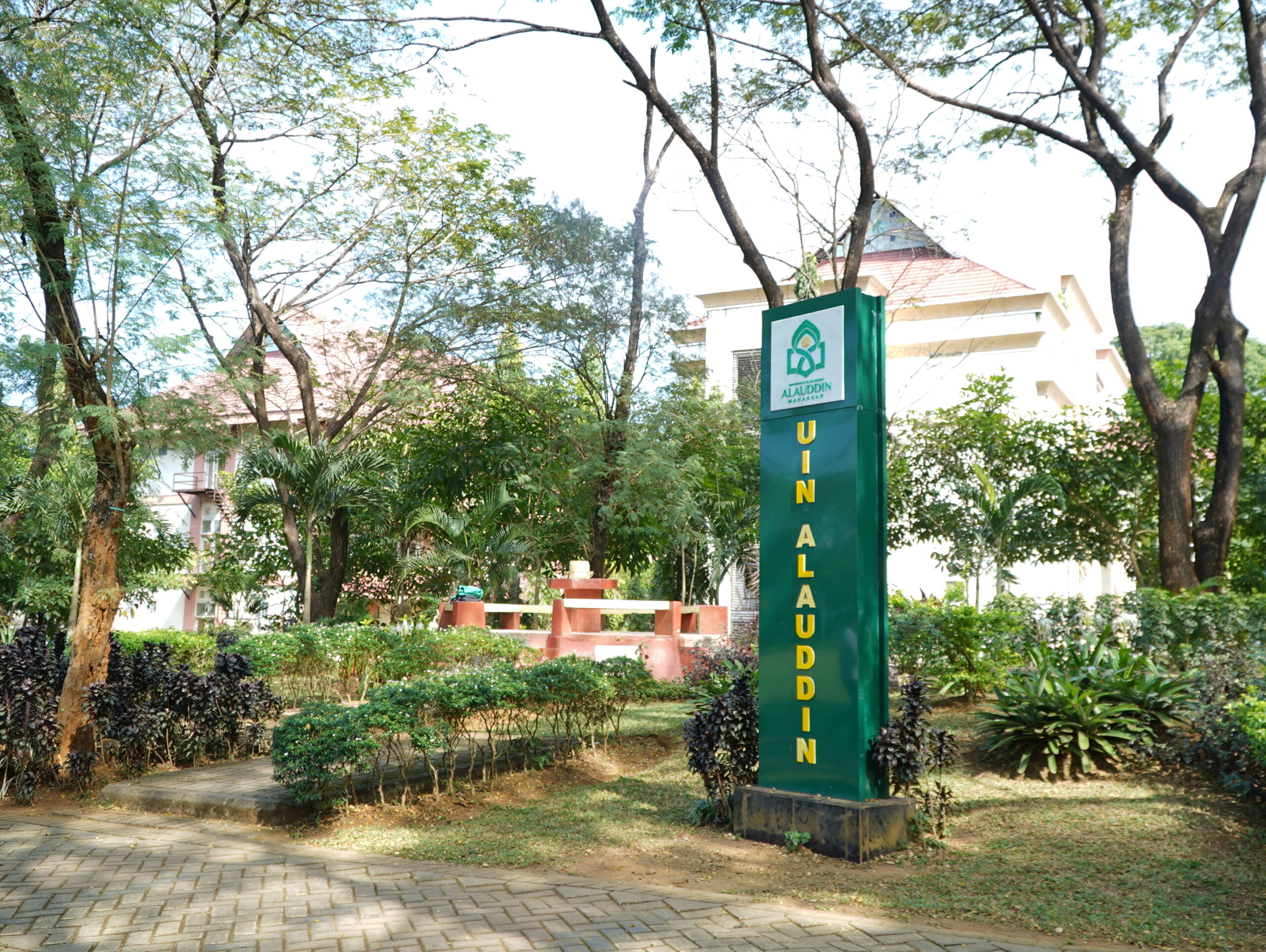 Area-Parkir-Rektorat